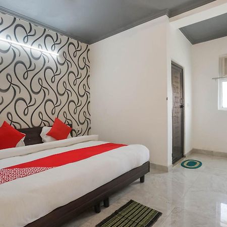 Hotel O Dream Town Нью-Дели Экстерьер фото