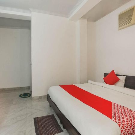Hotel O Dream Town Нью-Дели Экстерьер фото