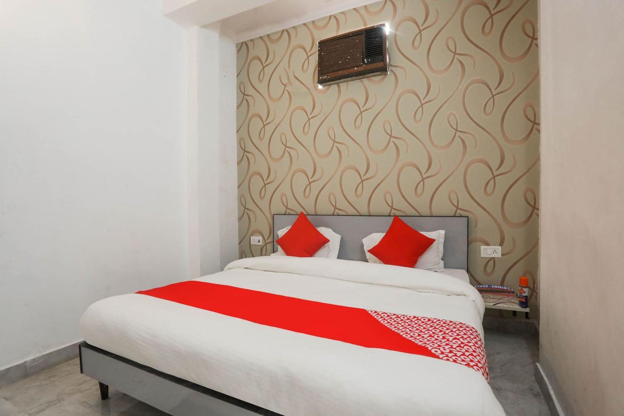 Hotel O Dream Town Нью-Дели Экстерьер фото