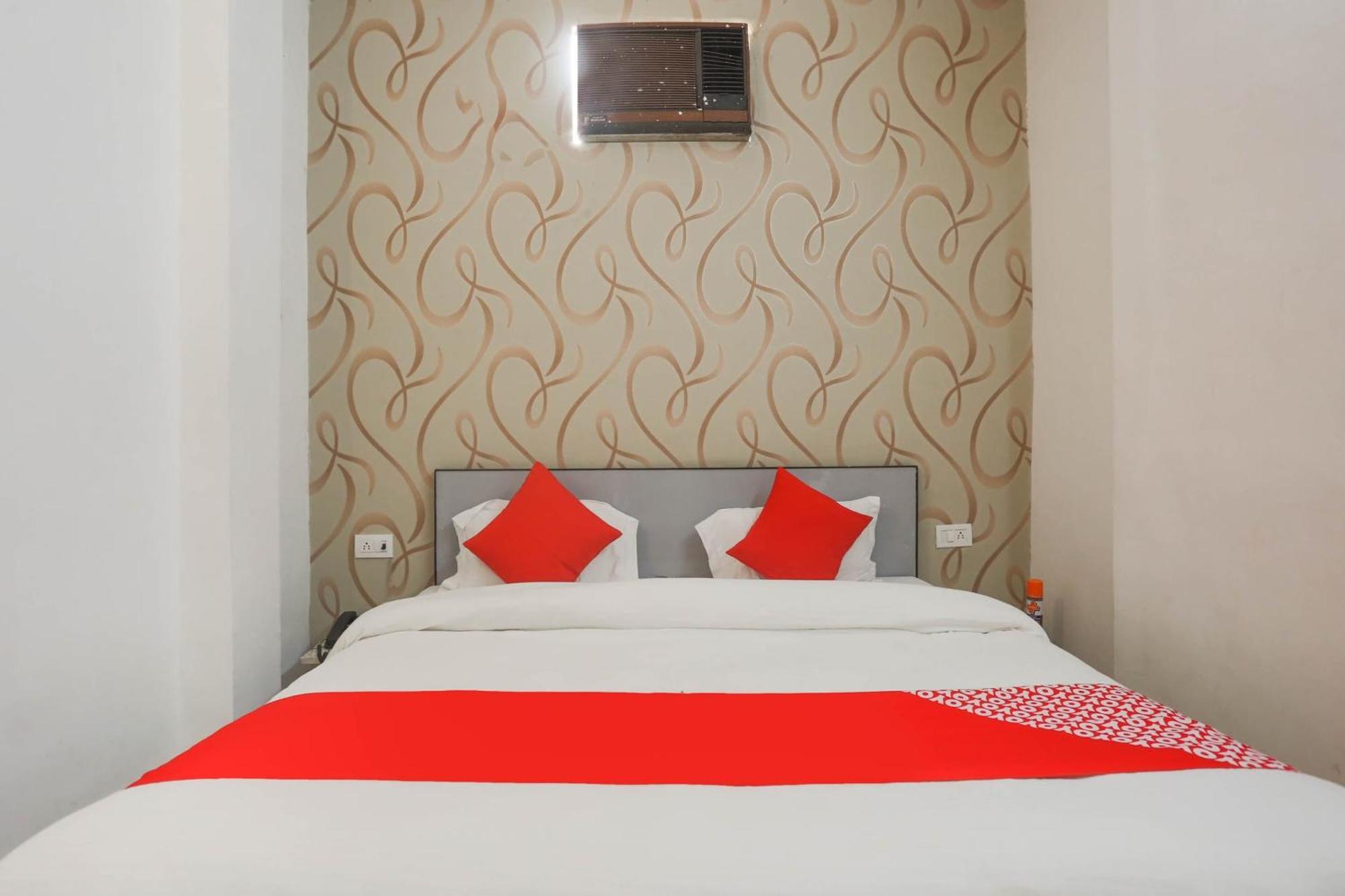 Hotel O Dream Town Нью-Дели Экстерьер фото