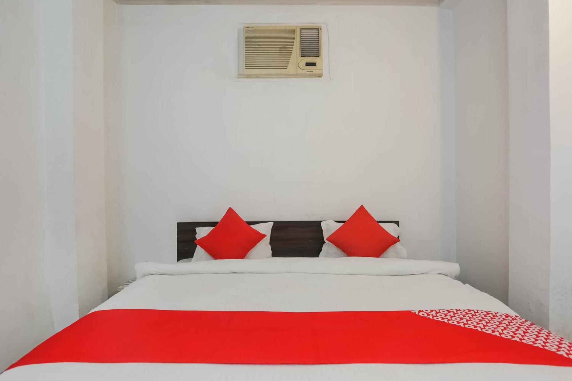 Hotel O Dream Town Нью-Дели Экстерьер фото